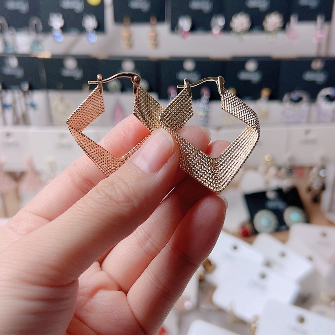 锆石纯铜合金耳环的