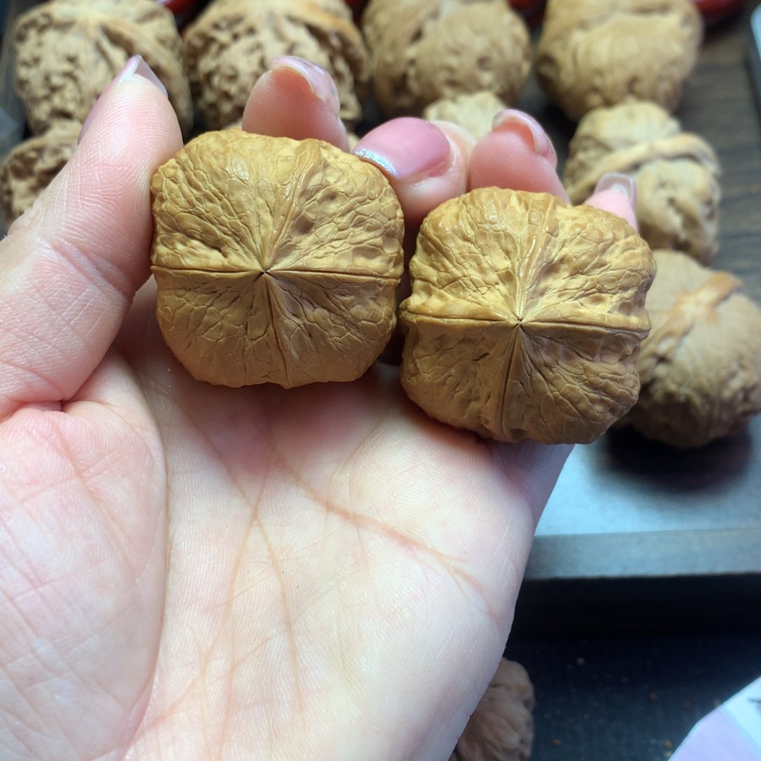 文玩核桃吊坠云铁四棱80