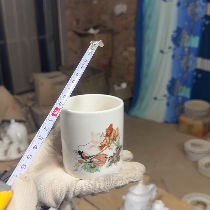 库存微瑕笔筒一个