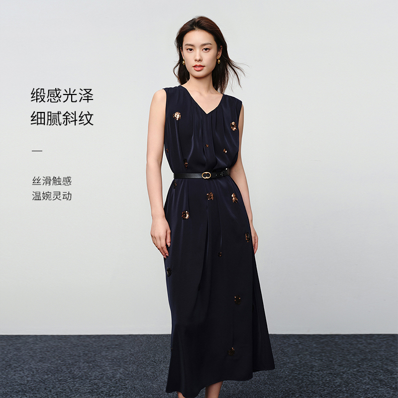 EP雅莹女装 V领无袖光泽感直身宽松刺绣连衣裙 2025新款4146A