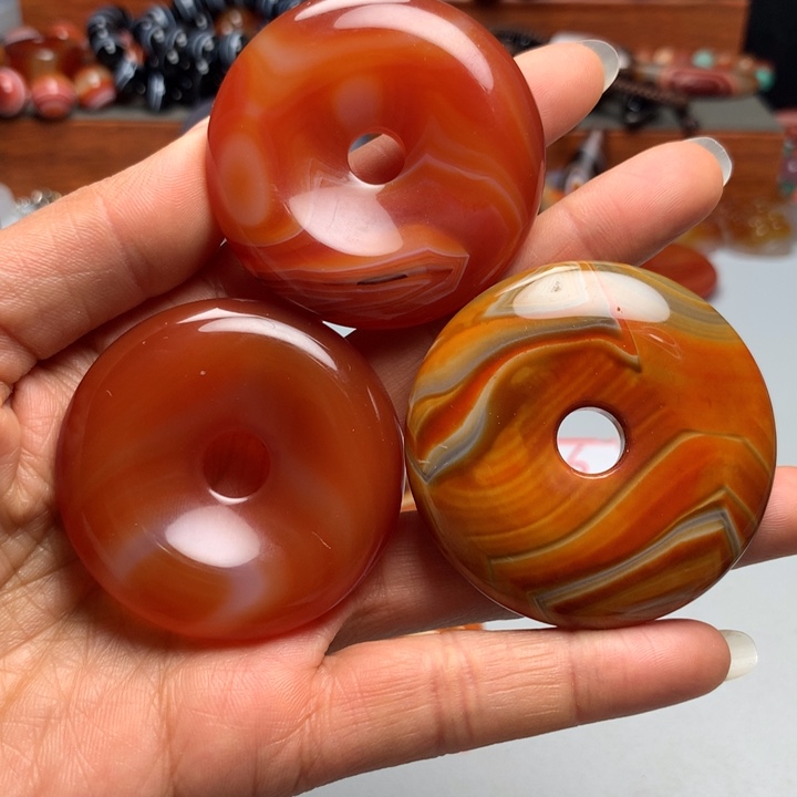 未镶嵌颈饰玛瑙/玉髓燕*