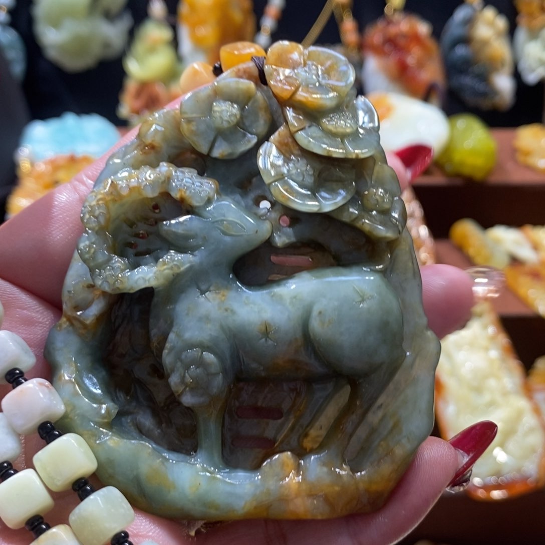 蛇纹石玉颈饰未镶嵌