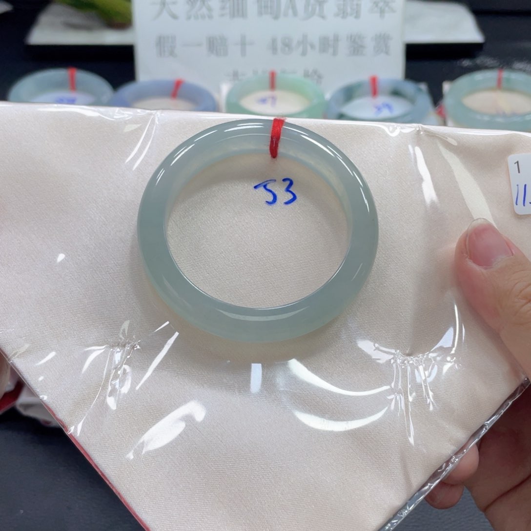 翡翠手镯未镶嵌翡翠