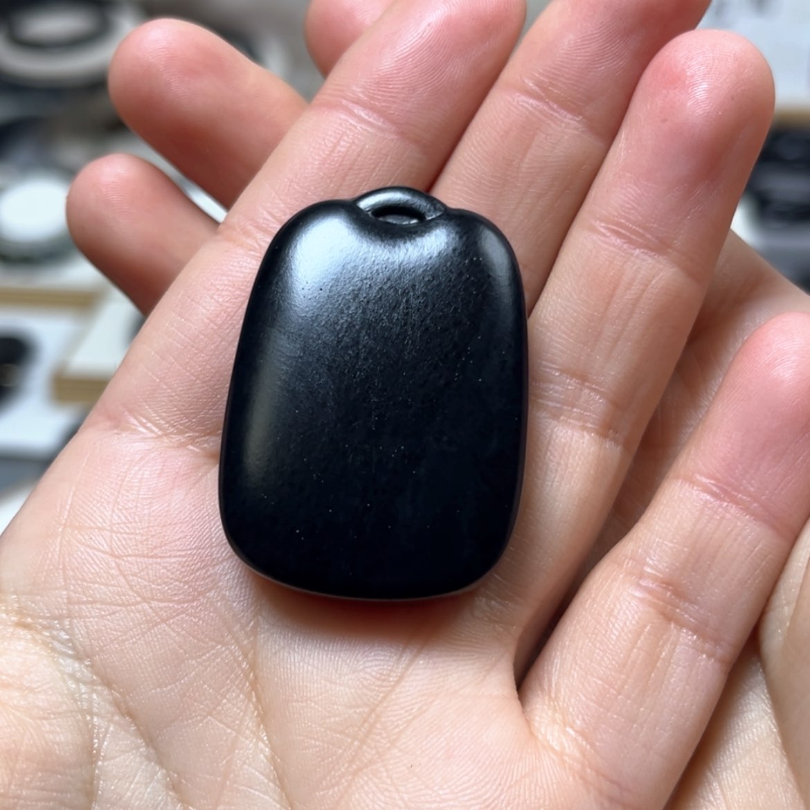 【闪购商品】和田玉（墨玉）毛孔未镶嵌断*尘