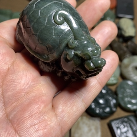 和田玉未镶嵌把件