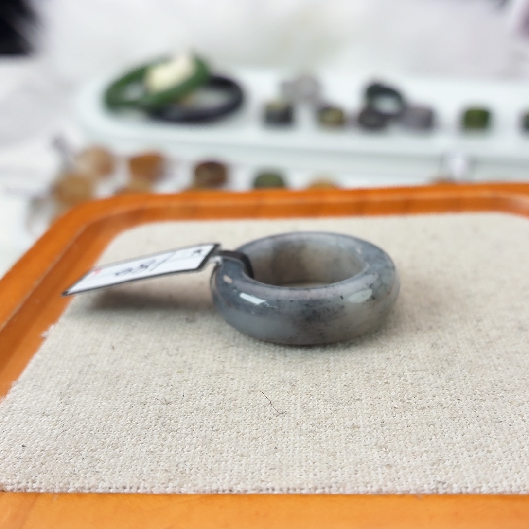 和田玉未镶嵌戒指c118点墨青花轮胎19.1不退换