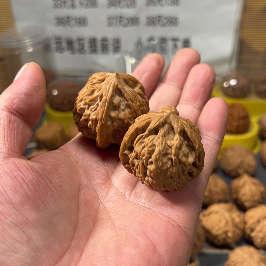 ****水文玩核桃吊坠文山