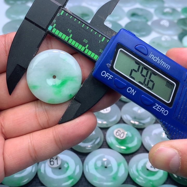 翡翠颈饰未镶嵌缅甸天然A货翡翠