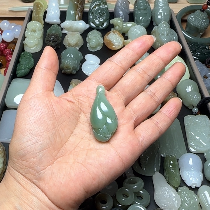 和田玉（碧玉）挂件未镶嵌金***橱