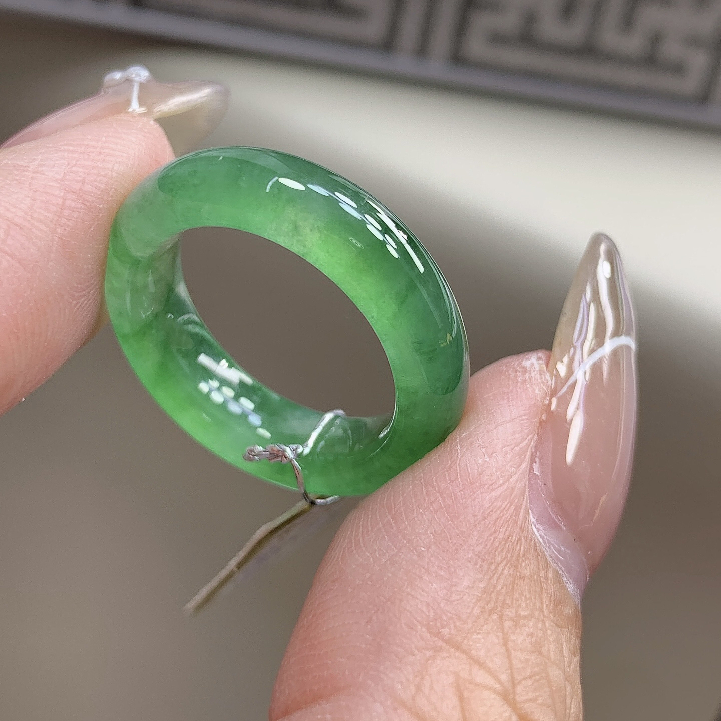 13号 冰种辣绿满色满绿缅甸翡翠戒圈 尺寸16.5-5.8-4mm 冰辣绿色