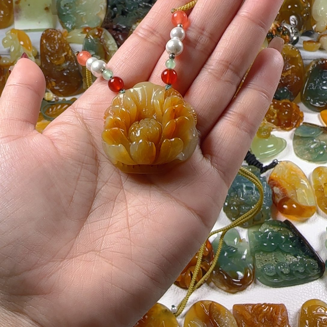 蛇纹石玉颈饰未镶嵌