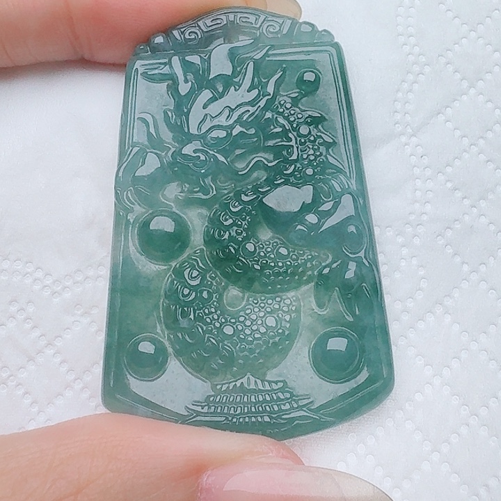 翡翠未镶嵌颈饰多样性发其一