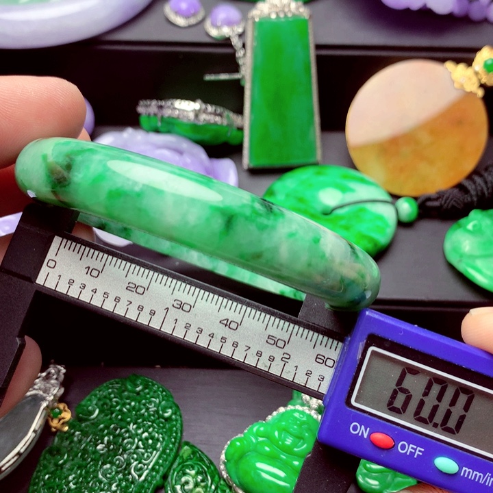 翡翠未镶嵌手镯手镯