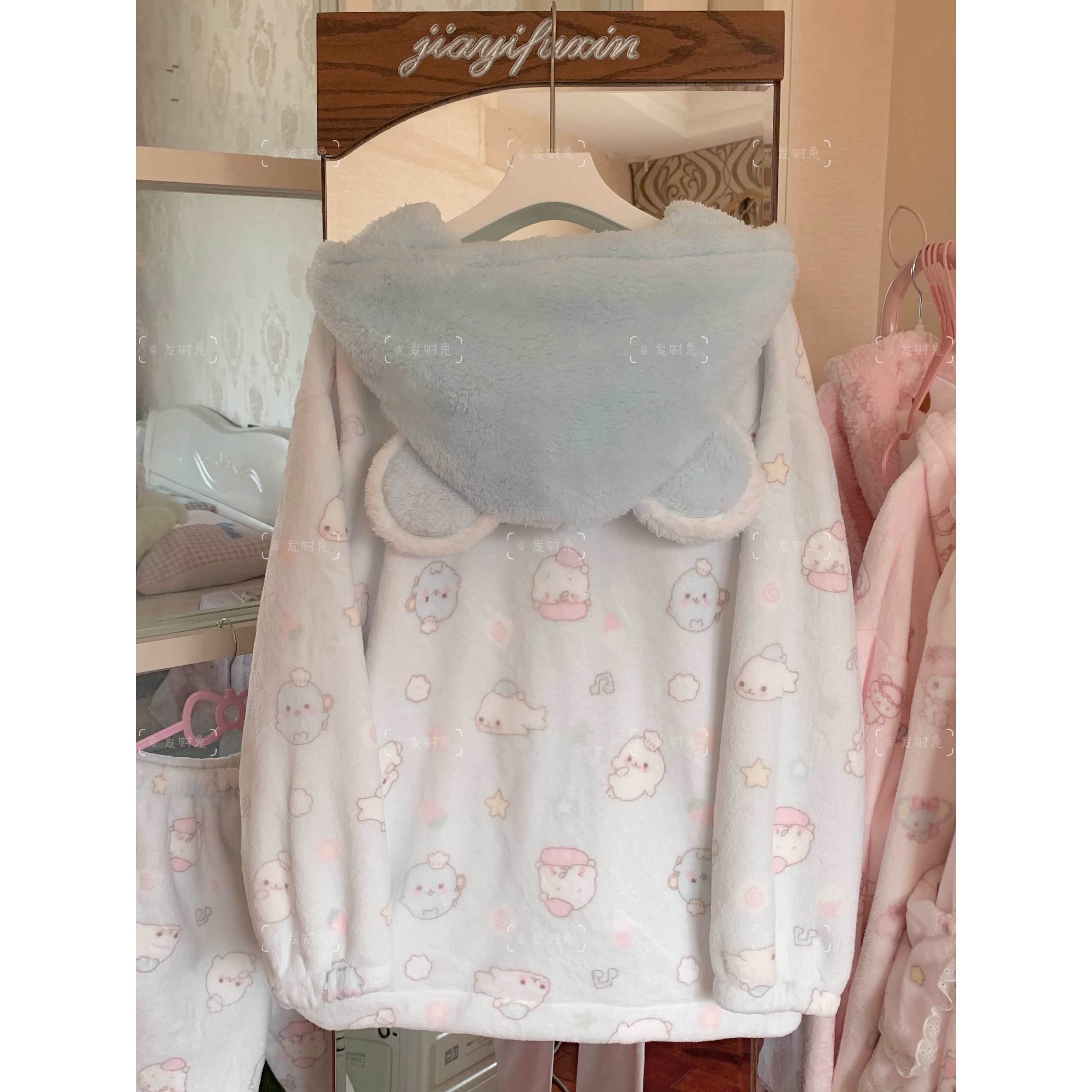 连帽可爱满印小海豚睡衣女冬季新款加绒加厚法兰绒保暖学生家居服