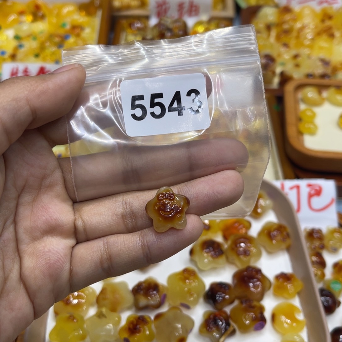 琥珀珠宝奇石未镶嵌