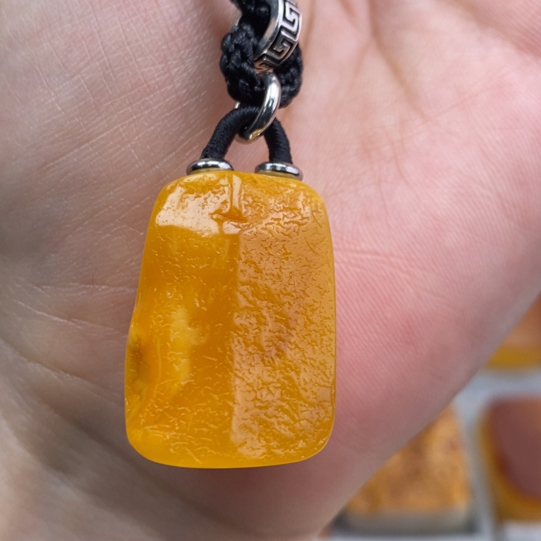 琥珀吊坠(赠链)未镶嵌