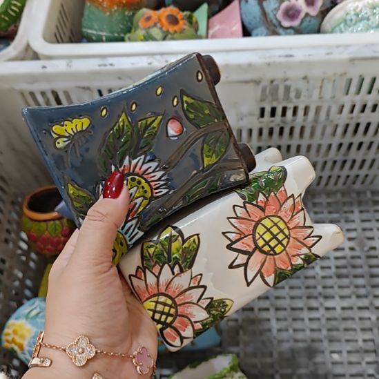 当场拍满15元发货不凑不发，花盆盆口不方不圆有针孔黑点是正常的，