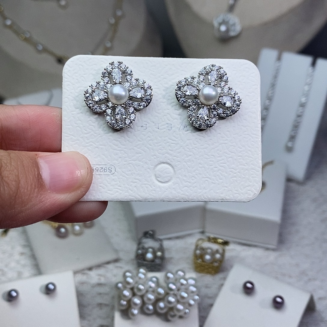 淡水珍珠银S925镶嵌耳饰