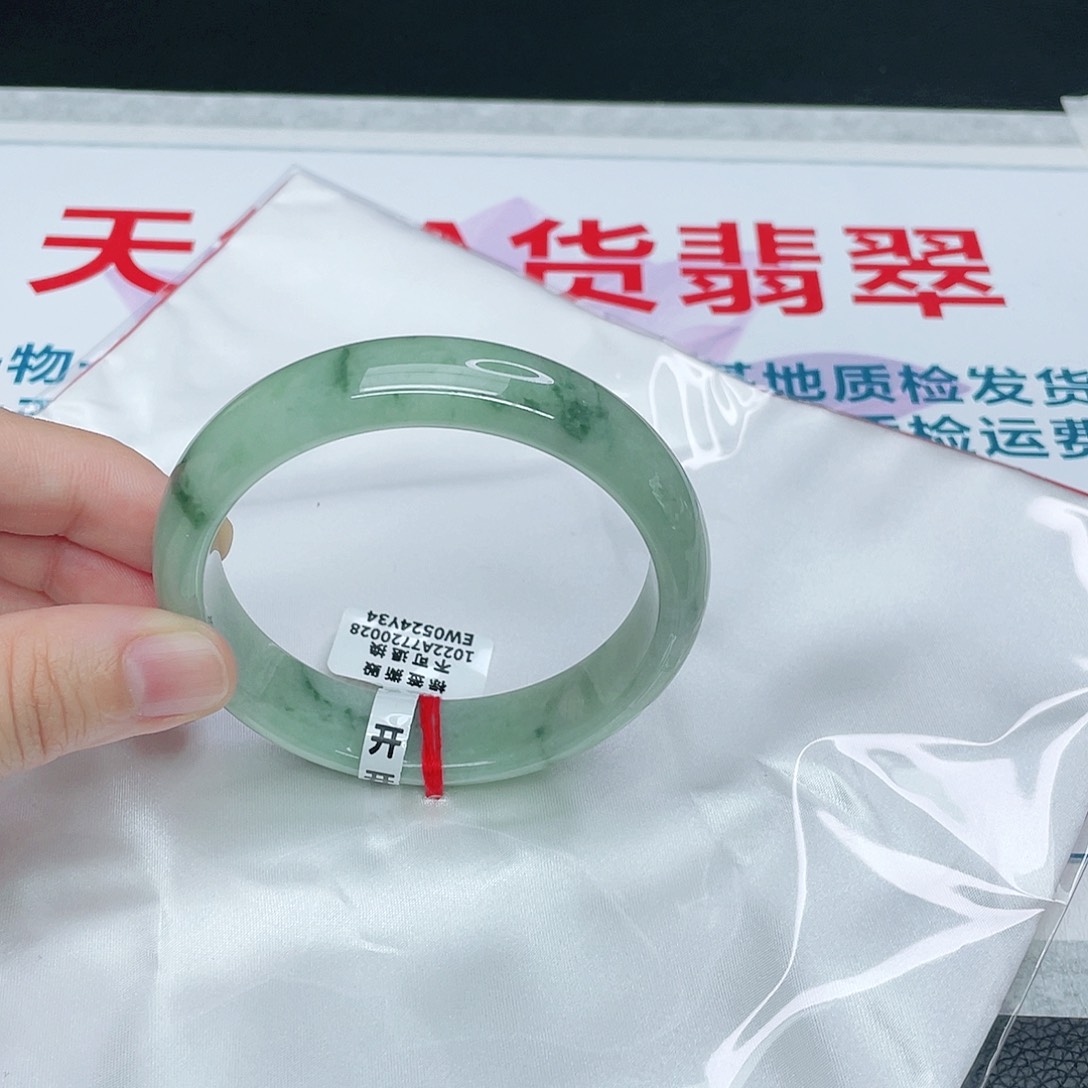 翡翠手镯未镶嵌正60.6