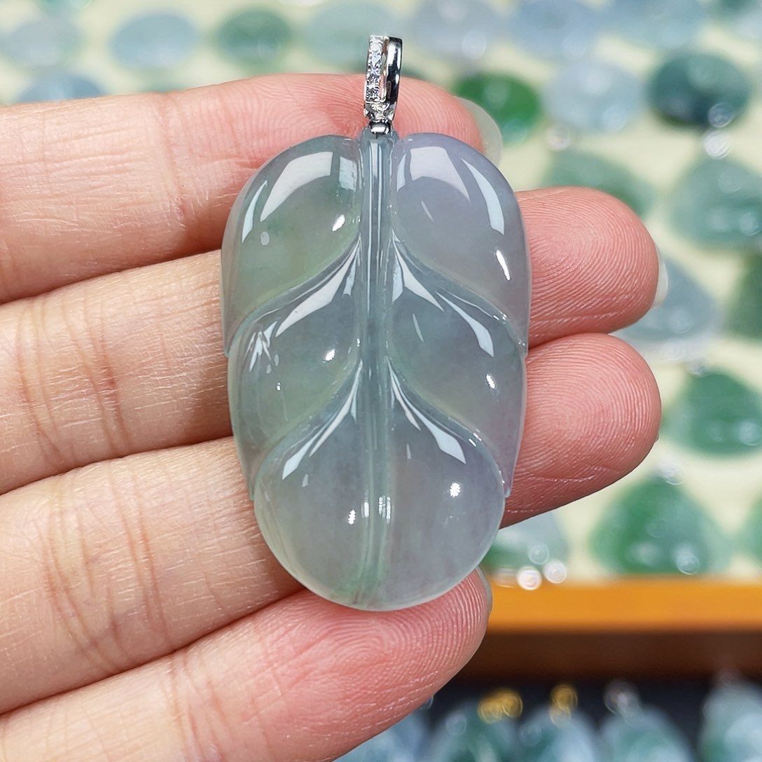 翡翠颈饰18K金镶嵌吊坠