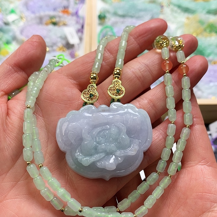 翡翠颈饰未镶嵌吊坠