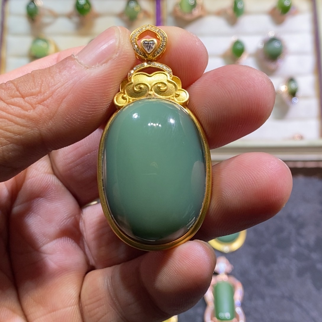 和田玉（碧玉）吊坠(不含链)18K金镶嵌