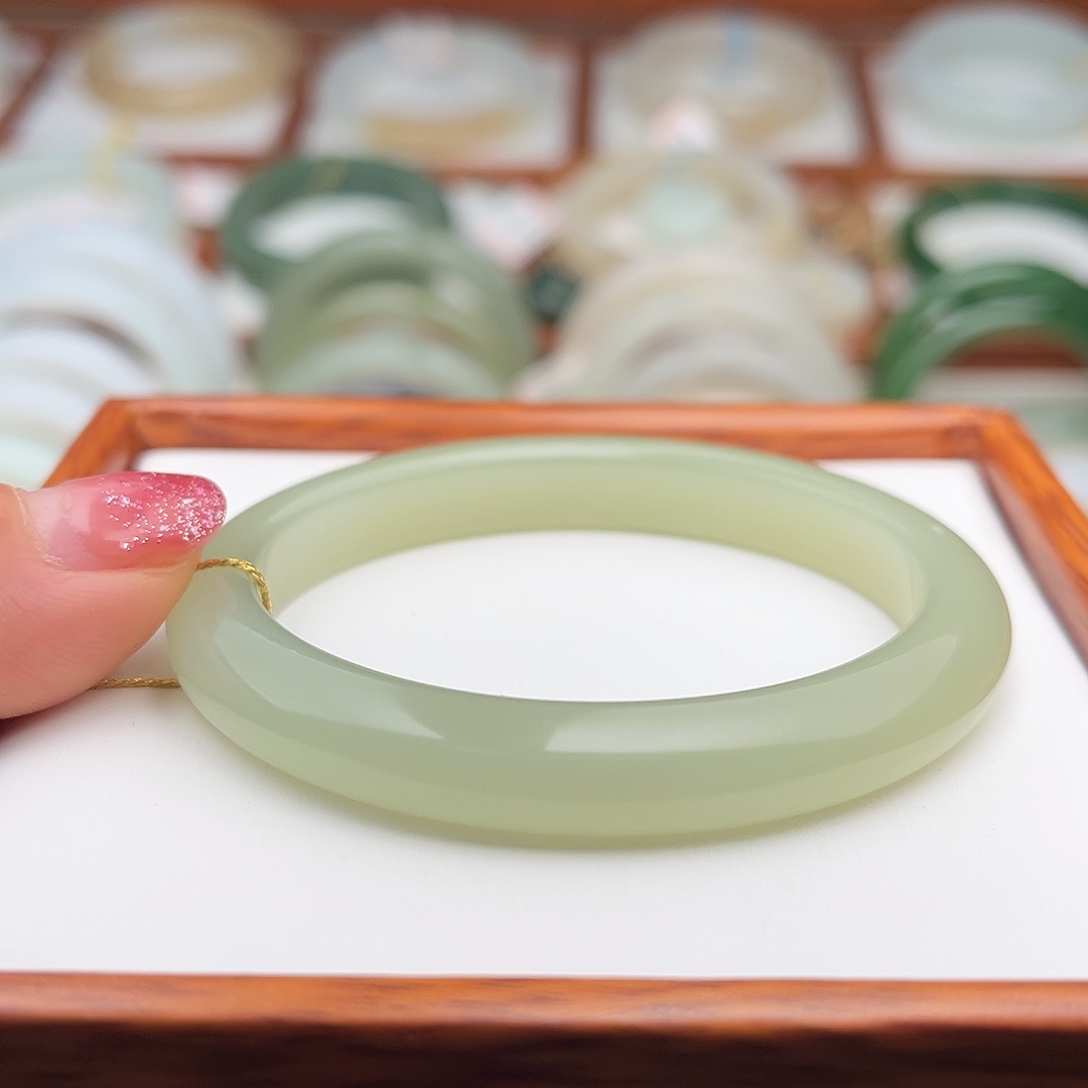 和田玉未镶嵌手镯50