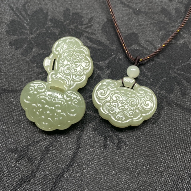  和田玉如意锁吊坠 尺寸约24*30*8双面雕刻多样性发1件祥云锁