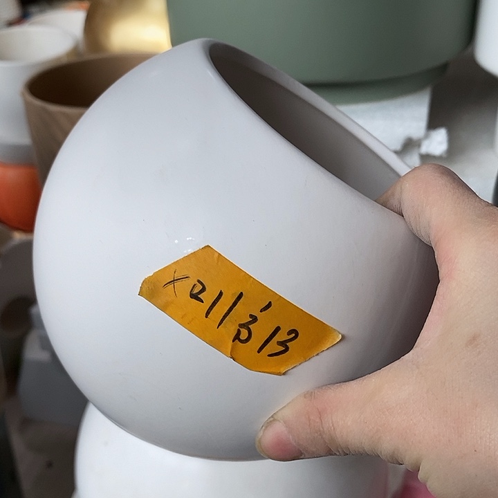 陶瓷花盆有孔 瑕疵介意勿拍 