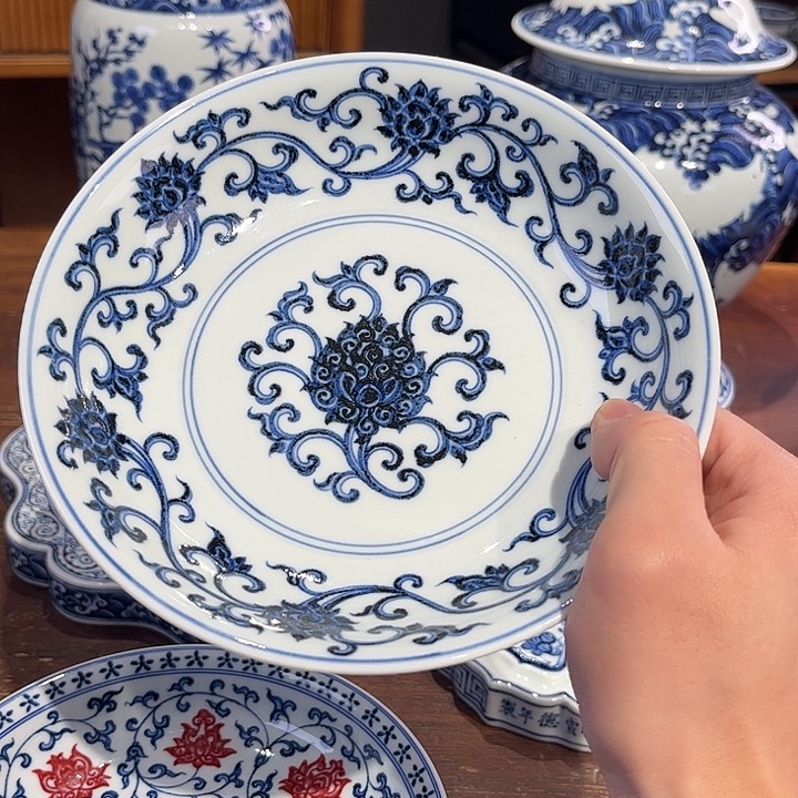 瓷片双勾缠枝莲壶承盘子