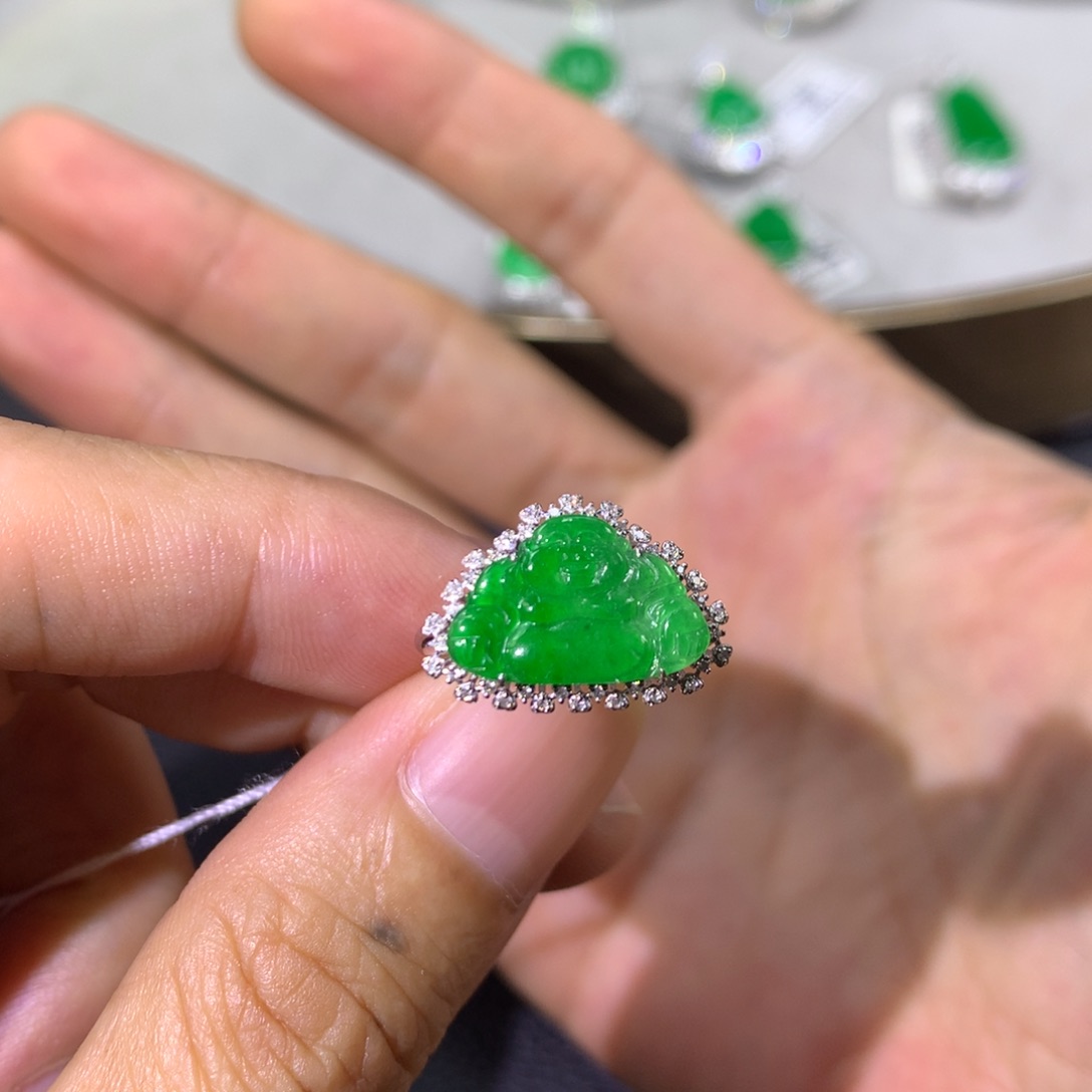 翡翠戒指18K金镶嵌翡翠