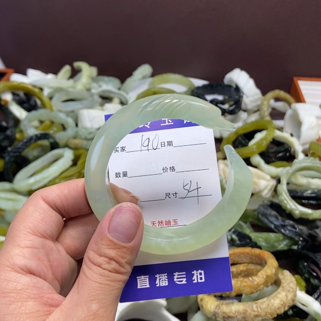 蛇纹石玉手镯未镶嵌