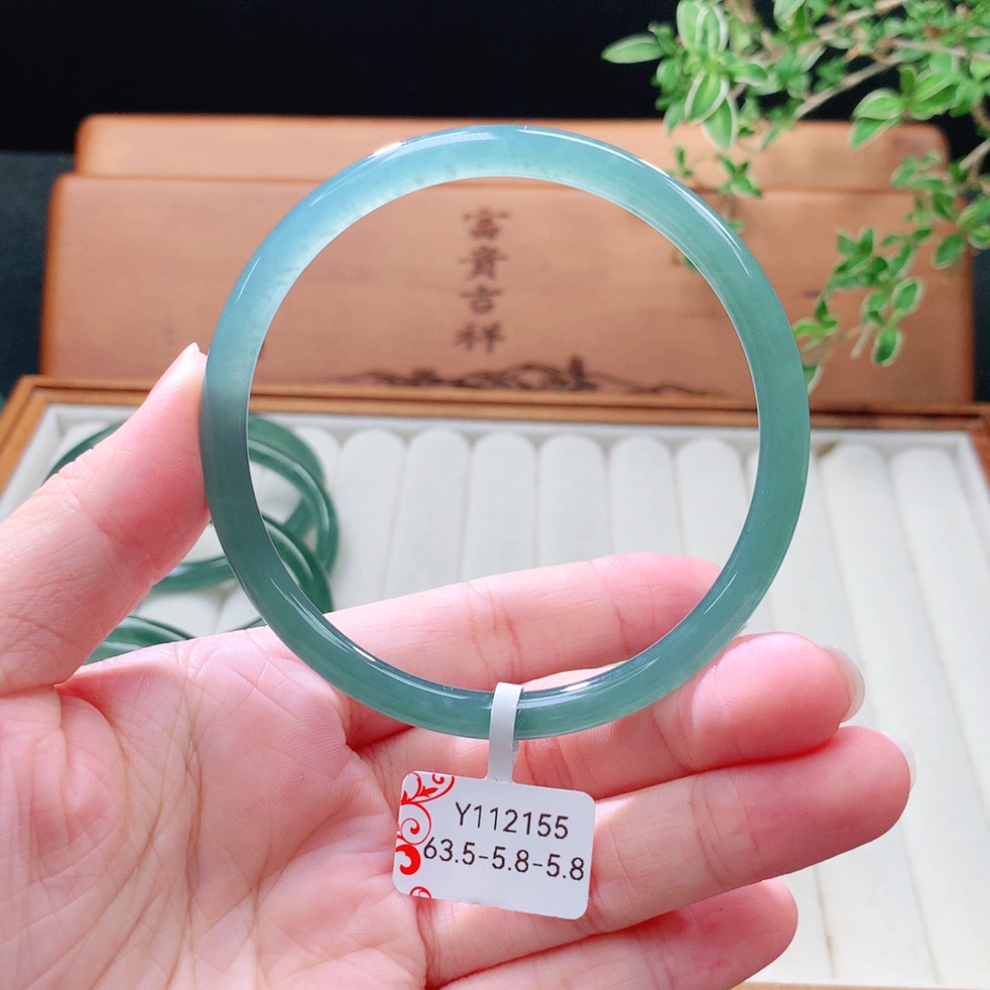 未镶嵌手镯（圆镯）翡翠