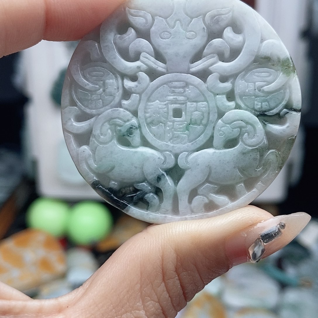 翡翠颈饰未镶嵌翡翠