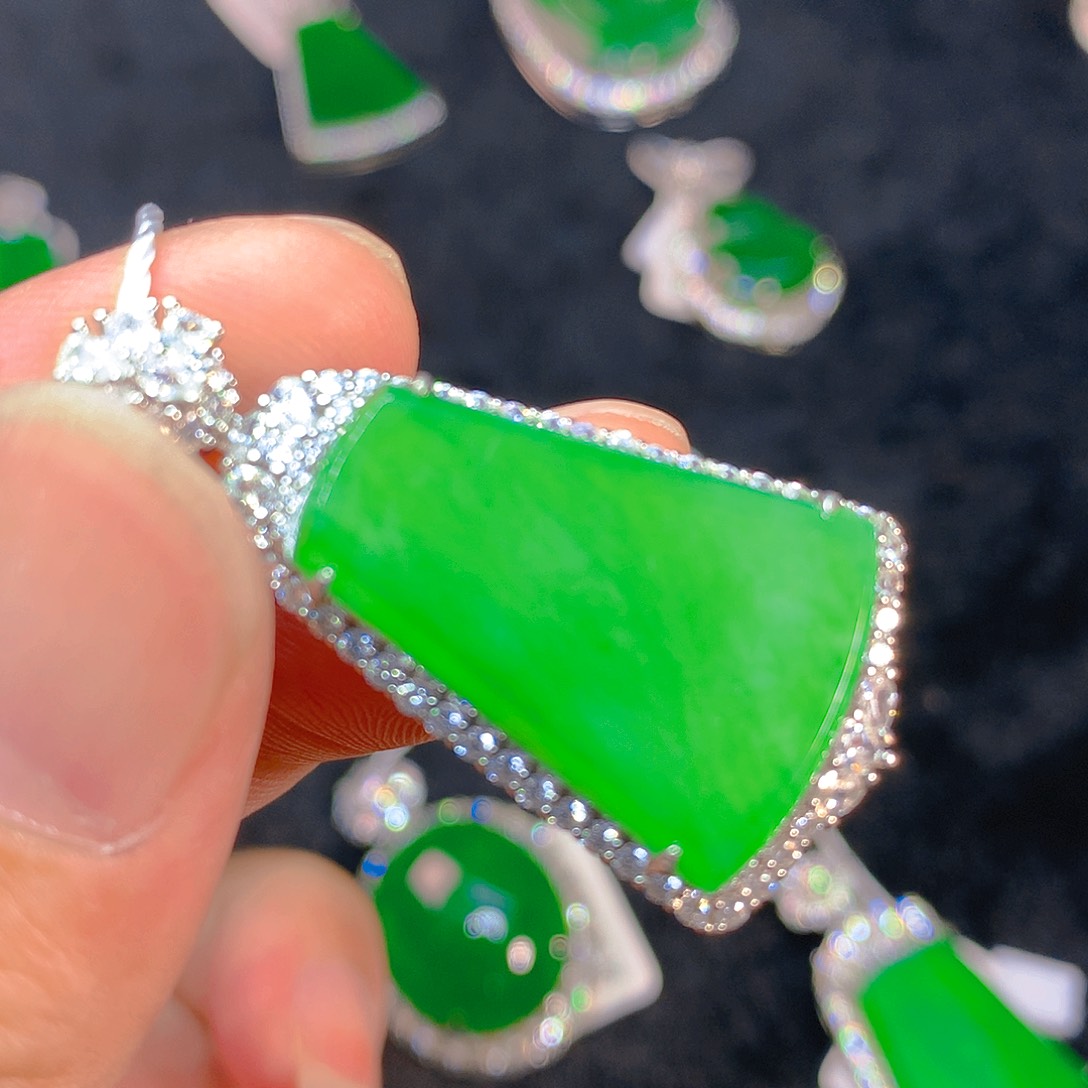 颈饰银S925镶嵌翡翠