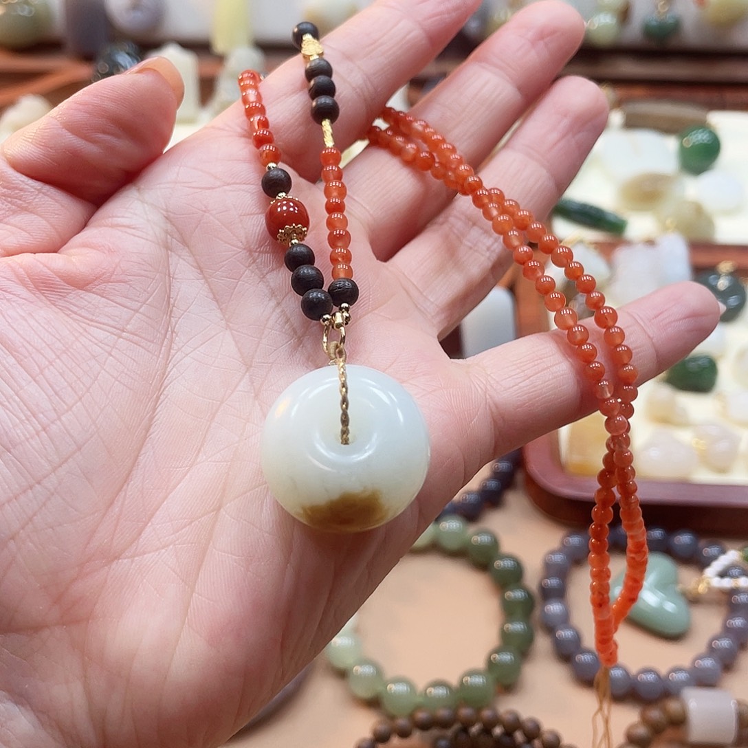 和田玉未镶嵌颈饰