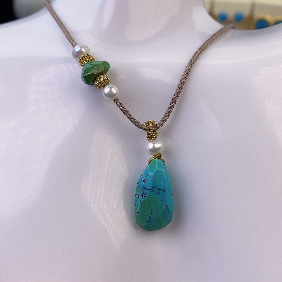 绿松石未镶嵌颈饰