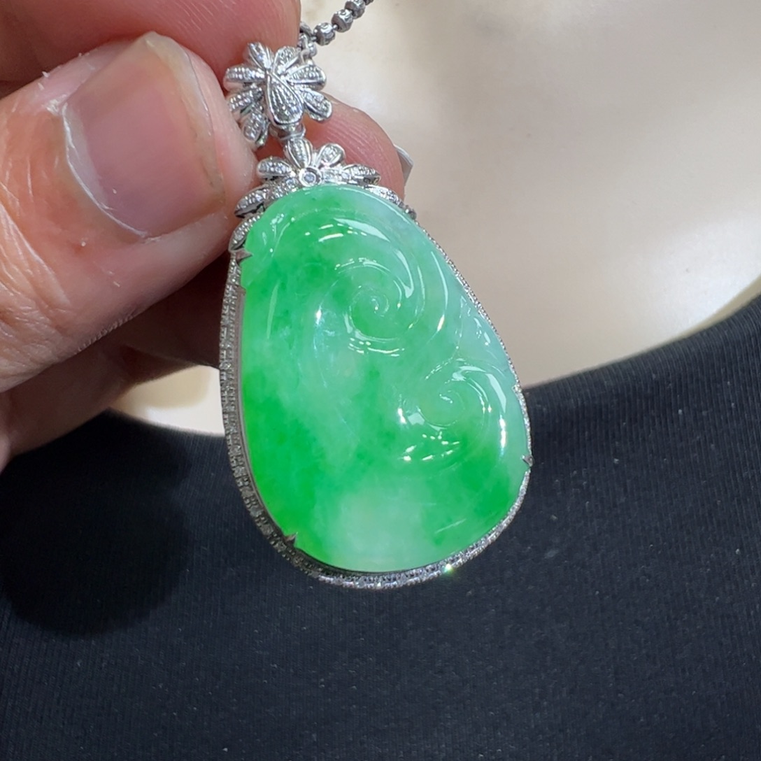 翡翠吊坠(不含链)18K金镶嵌