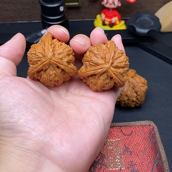 刘***草把件文玩核桃白奔