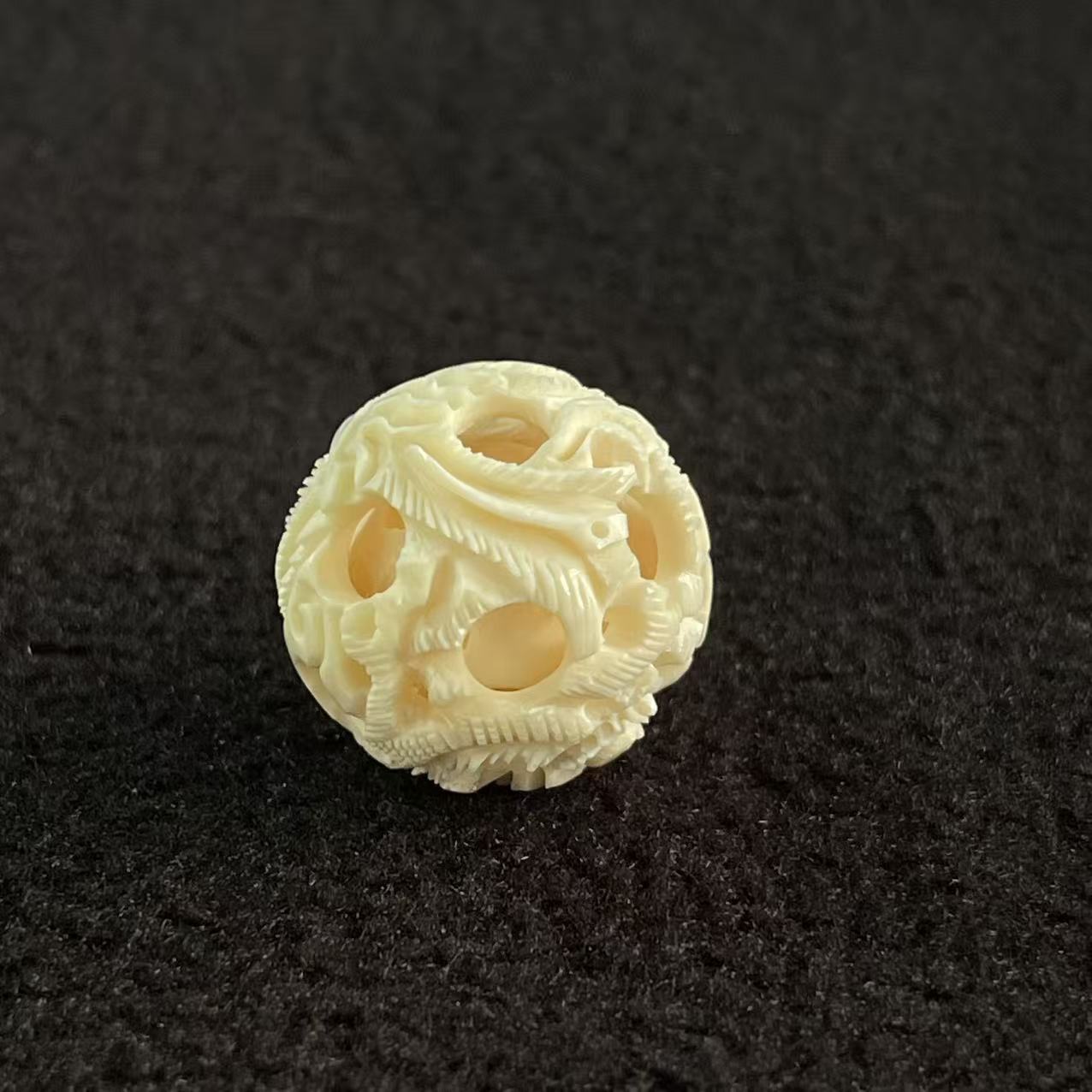 纯天然猛犸牙鬼工球
