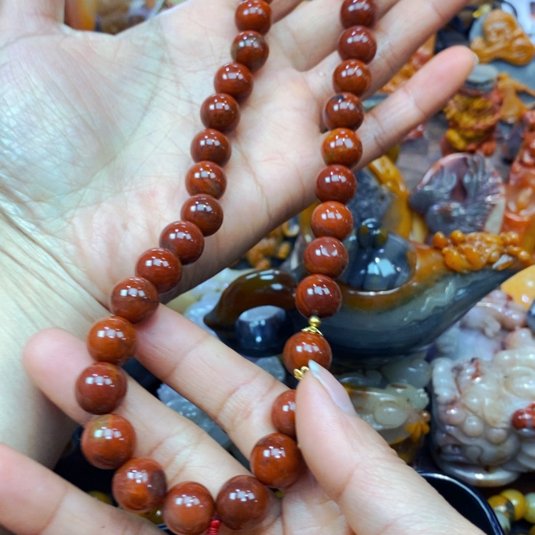 未镶嵌石英质玉（黄龙玉）颈饰