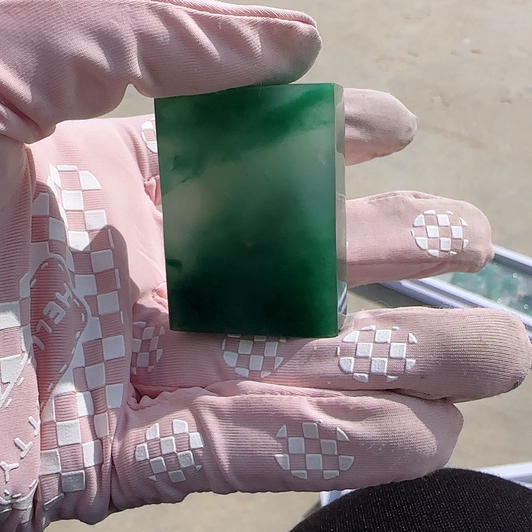 石英质玉颈饰未镶嵌悠***山