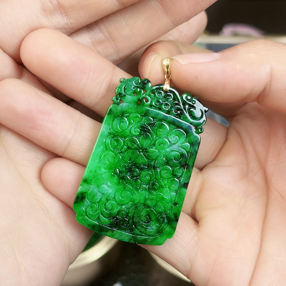 翡翠颈饰18K金镶嵌吊坠