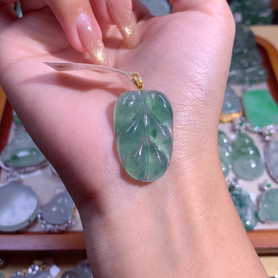 翡翠吊坠(不含链)18K金镶嵌