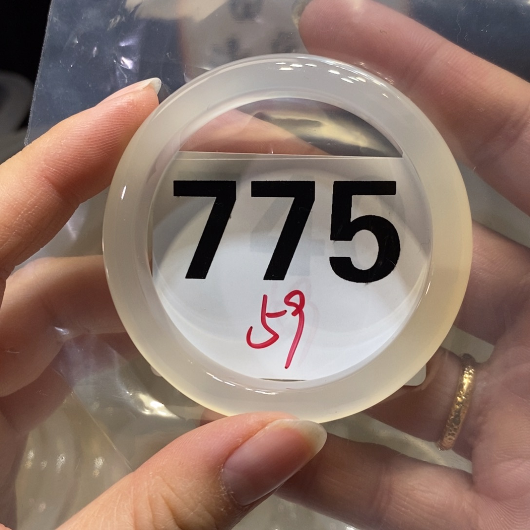 小***ﾞ玛瑙/玉髓未镶嵌手镯