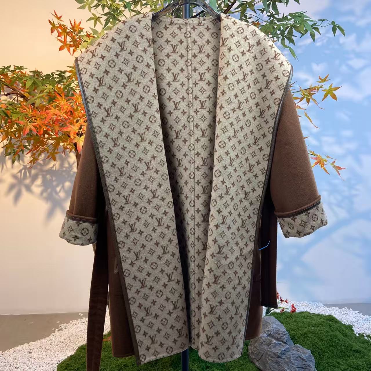 未使用 LouisVuitton/路易威登 2506155/36码/满印两面穿围裹大衣