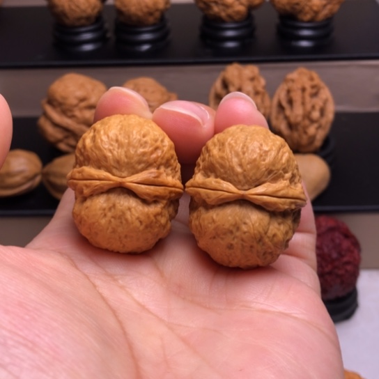 文玩核桃把件玉面鹦鹉6