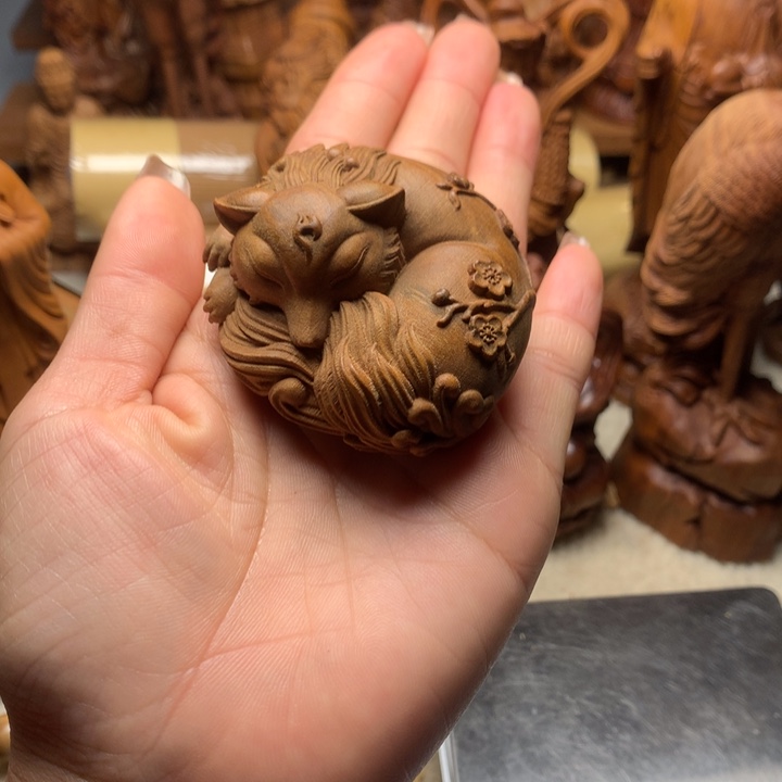 檀香木其他老山檀香手把件瑕疵