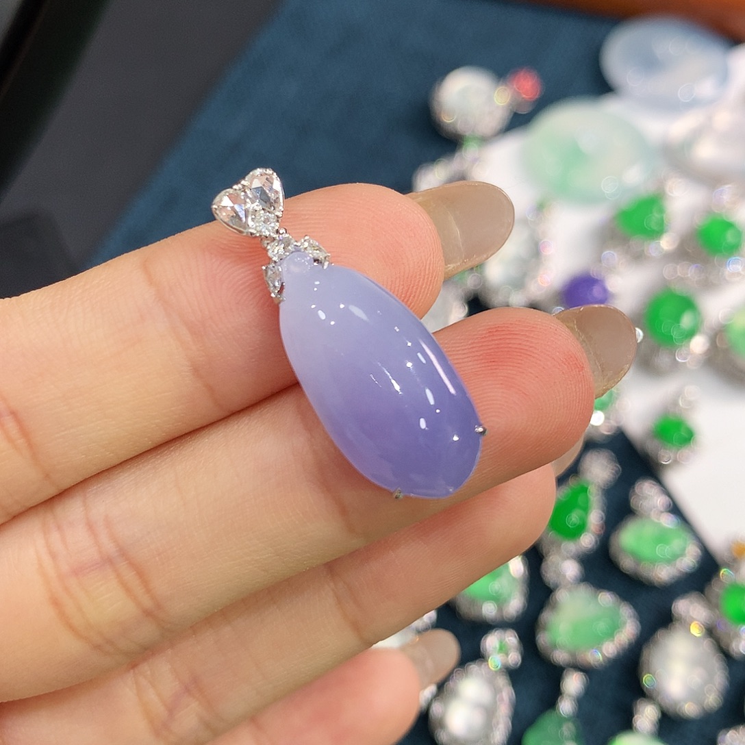 翡翠18K金镶嵌颈饰