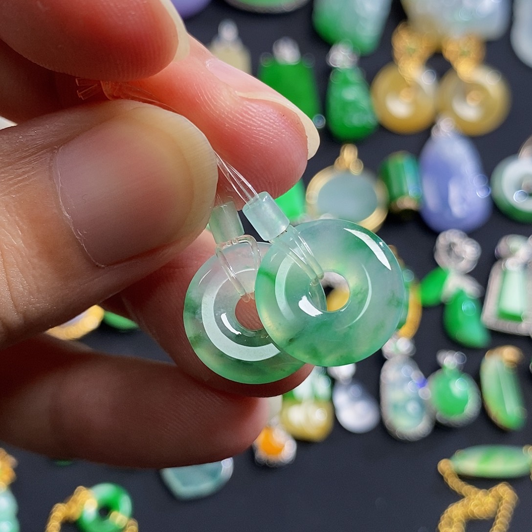 爱***华翡翠未镶嵌耳饰翡翠